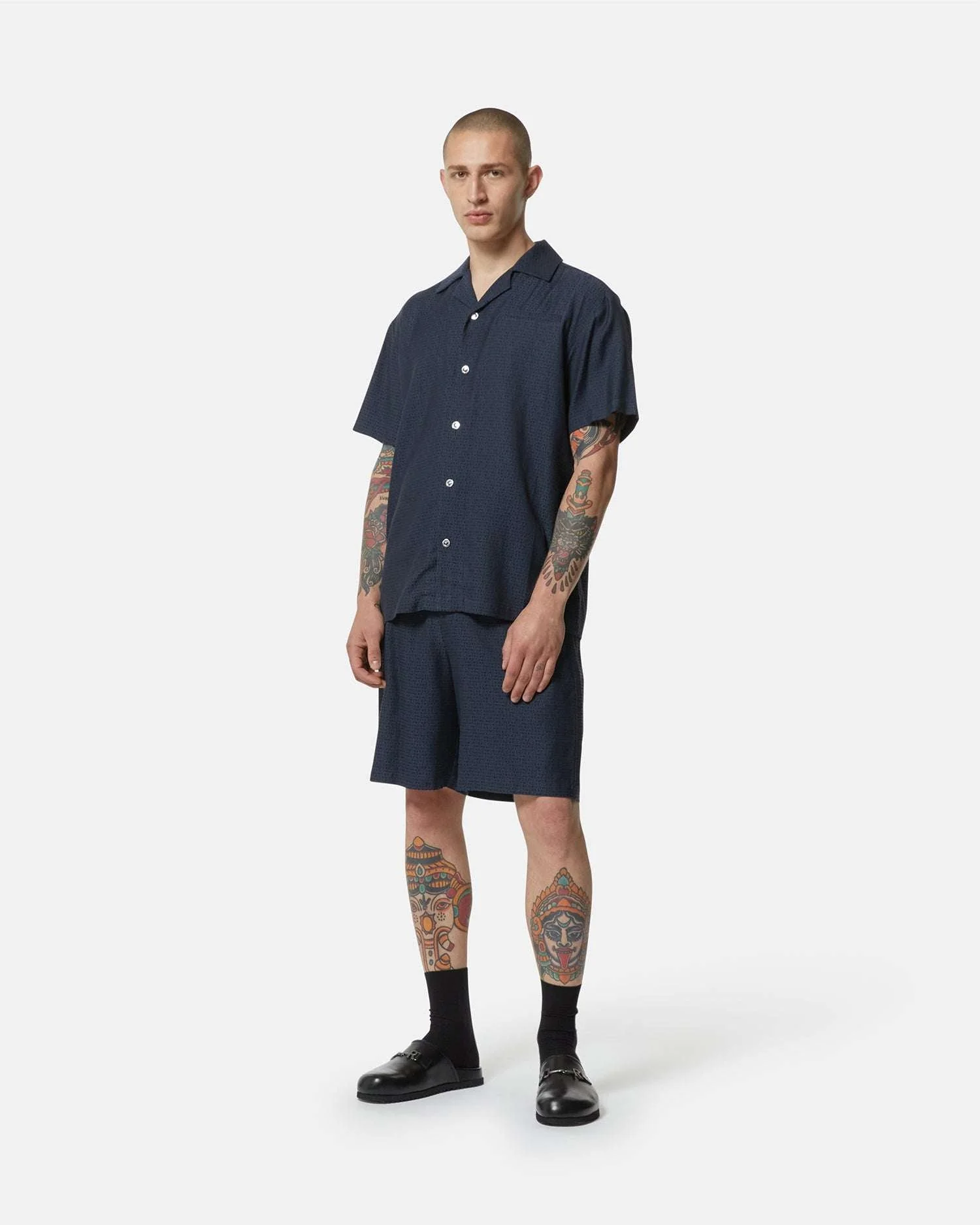 Camicia a maniche corte con colletto cubano in tessuto leggero