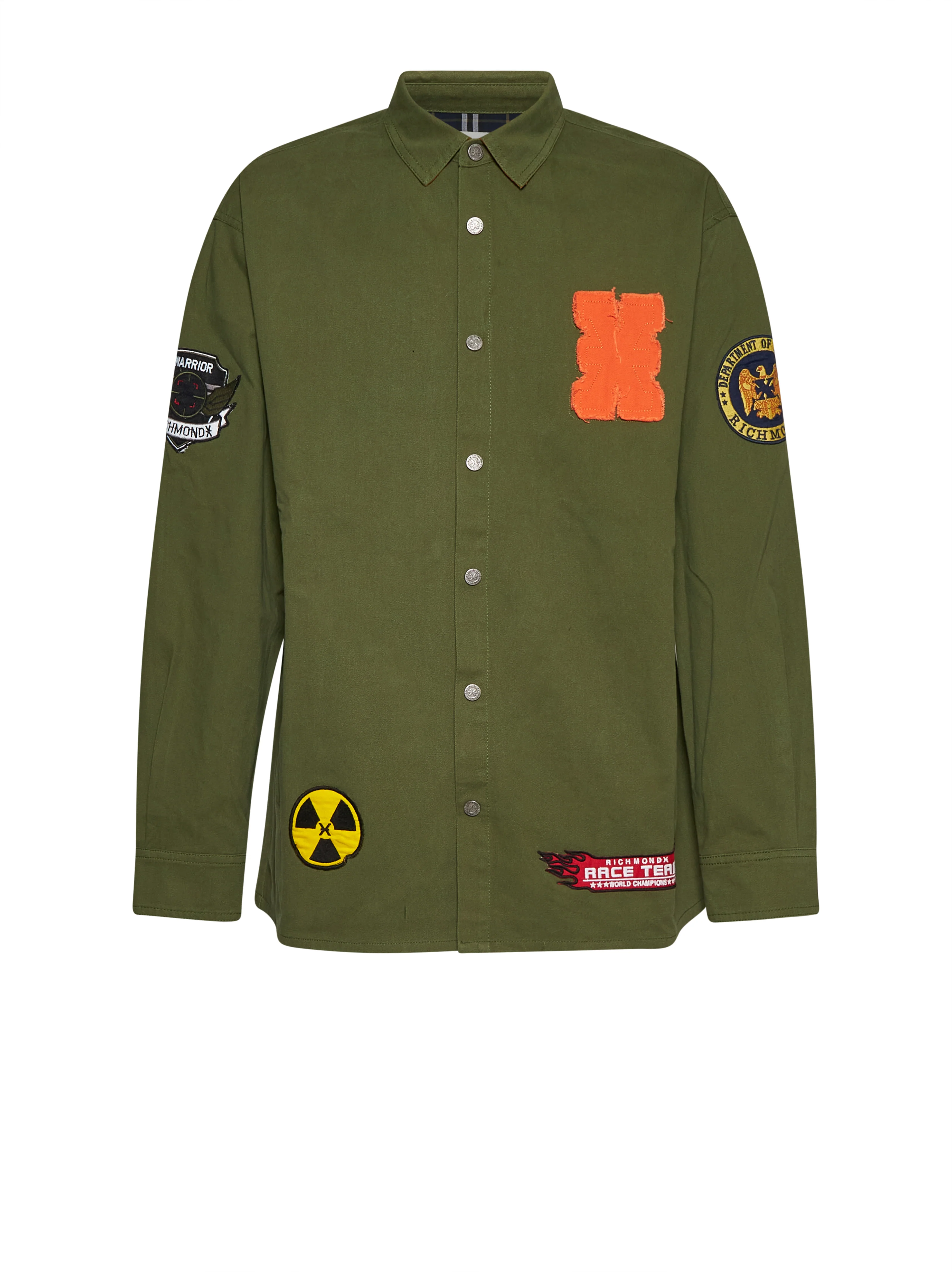 Camicia con patch applicate e design military-inspired