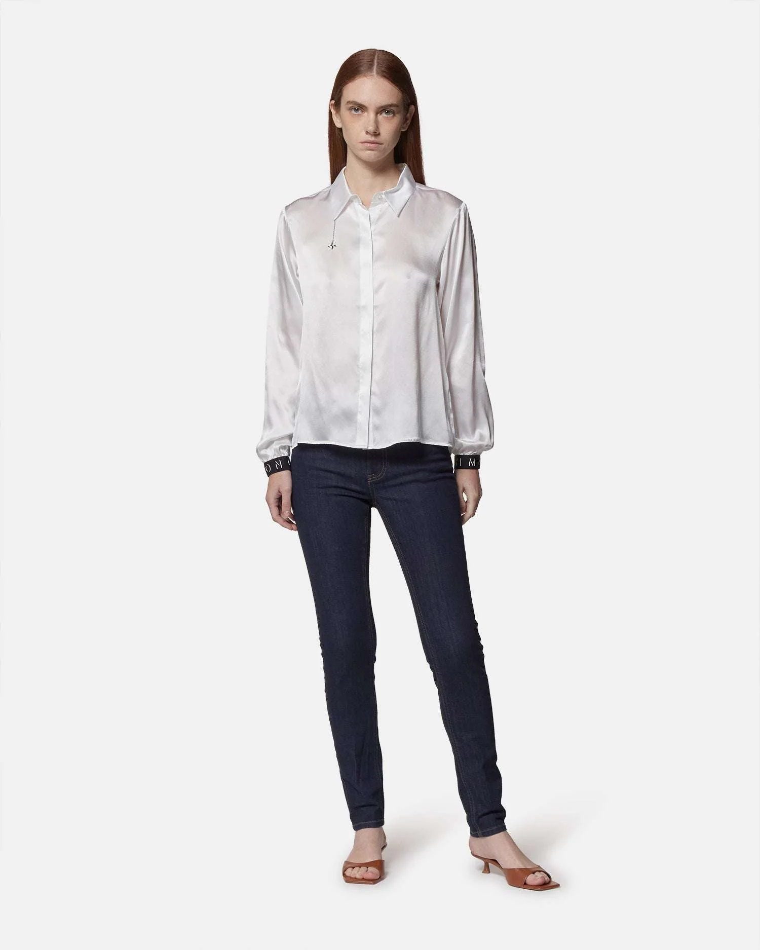 Camicia in raso bianco con polsini decorati