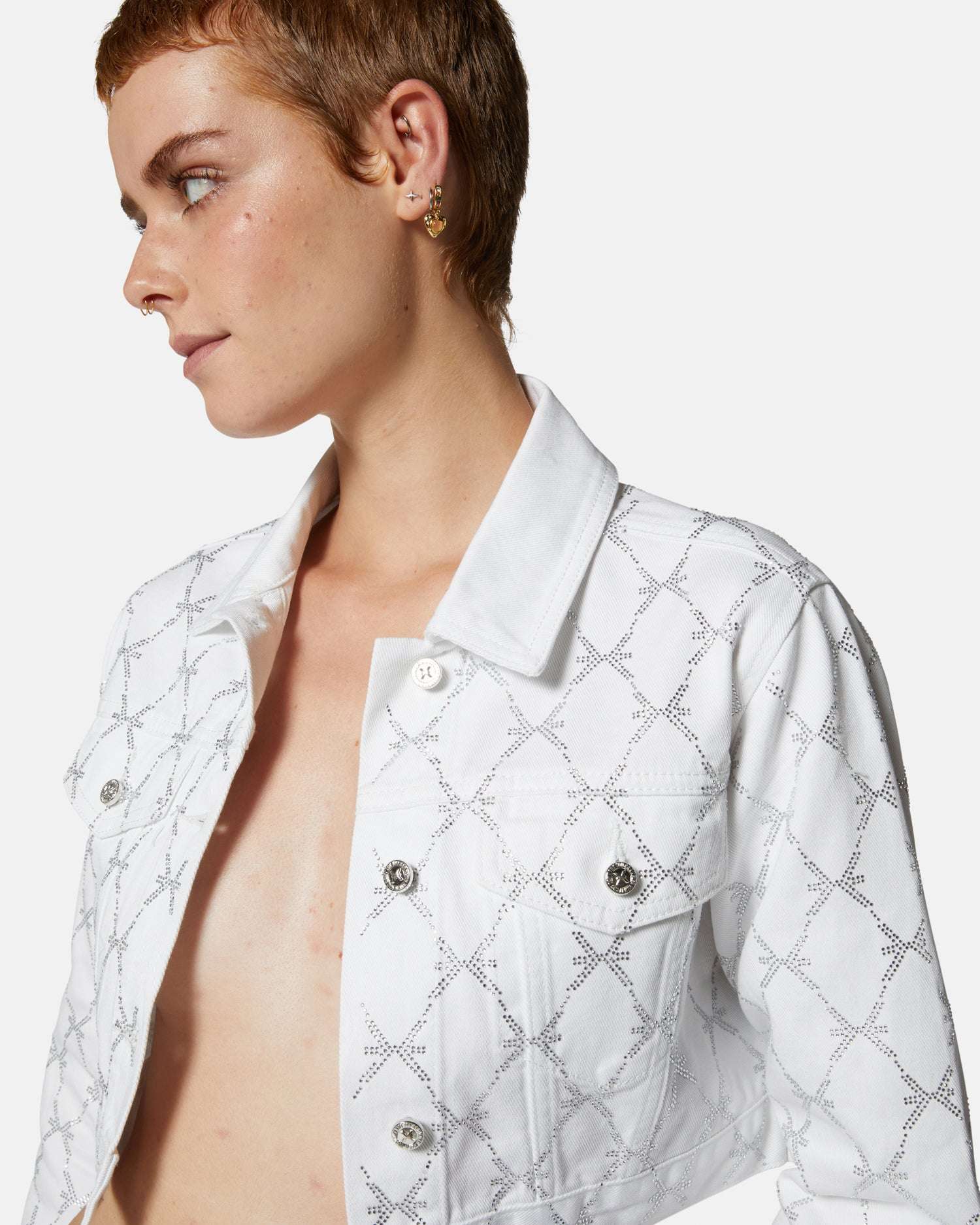 Giacca cropped in denim bianco con motivo trapuntato - Image 3