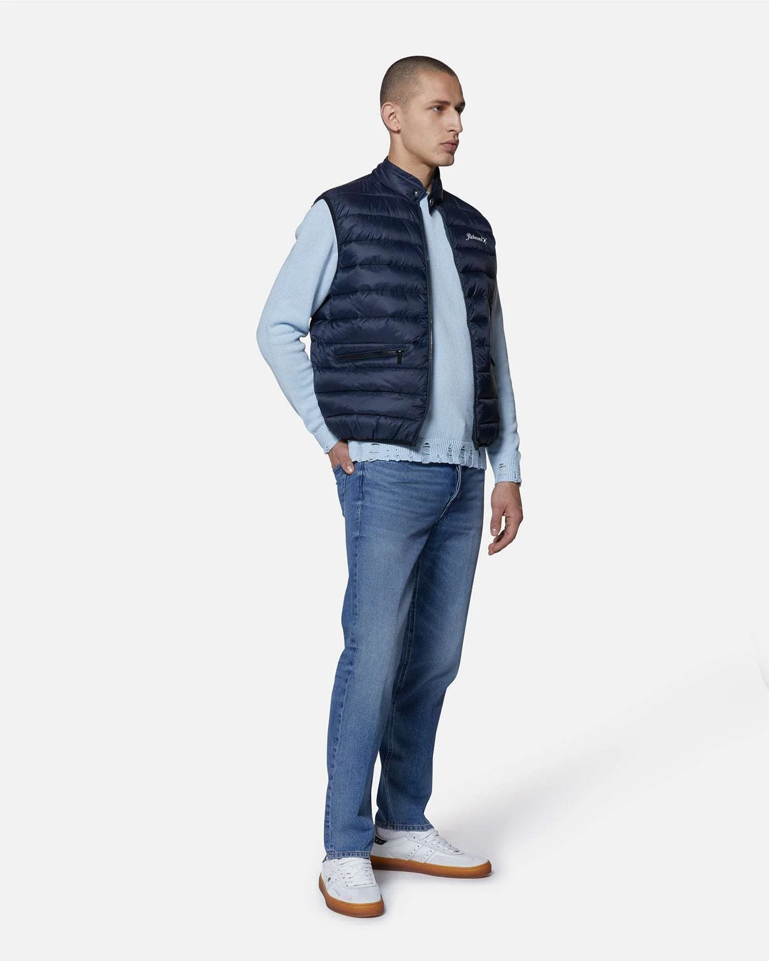 Gilet imbottito con chiusura a zip e dettagli funzionali - Image 2