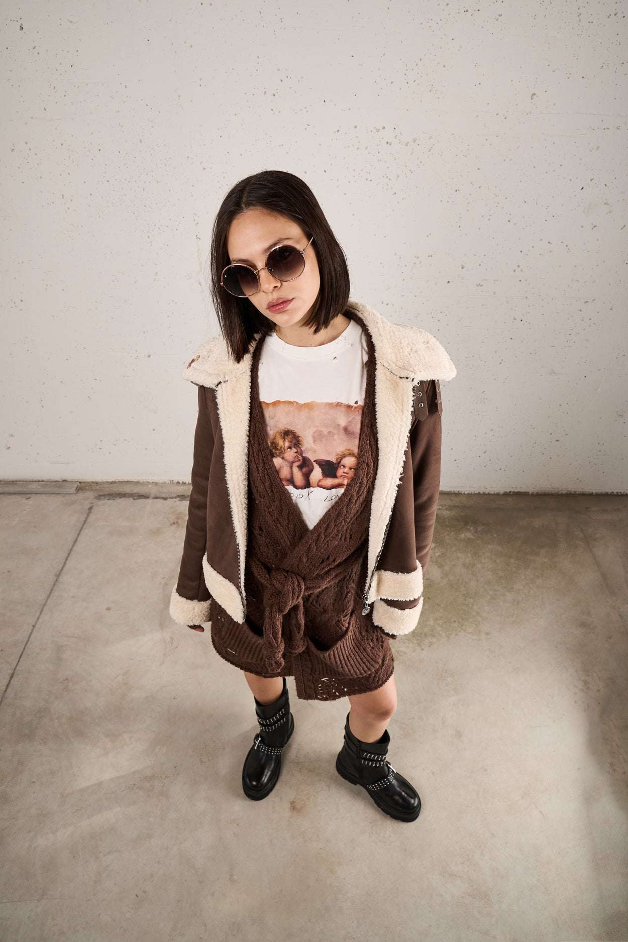 Giubbotto genderless corto con collo effetto shearling e zip frontale - Image 2