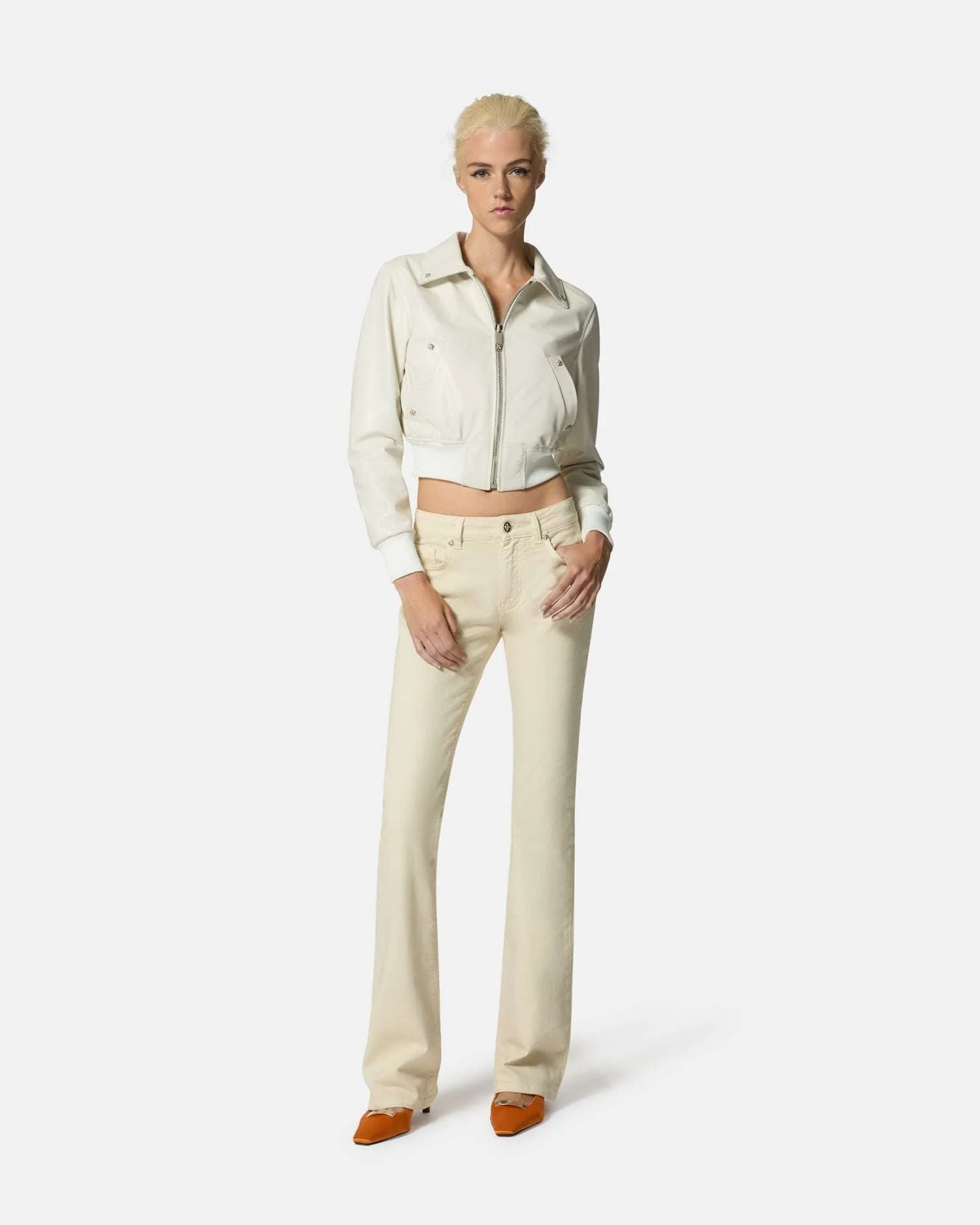 Pantaloni beige a zampa con vita alta