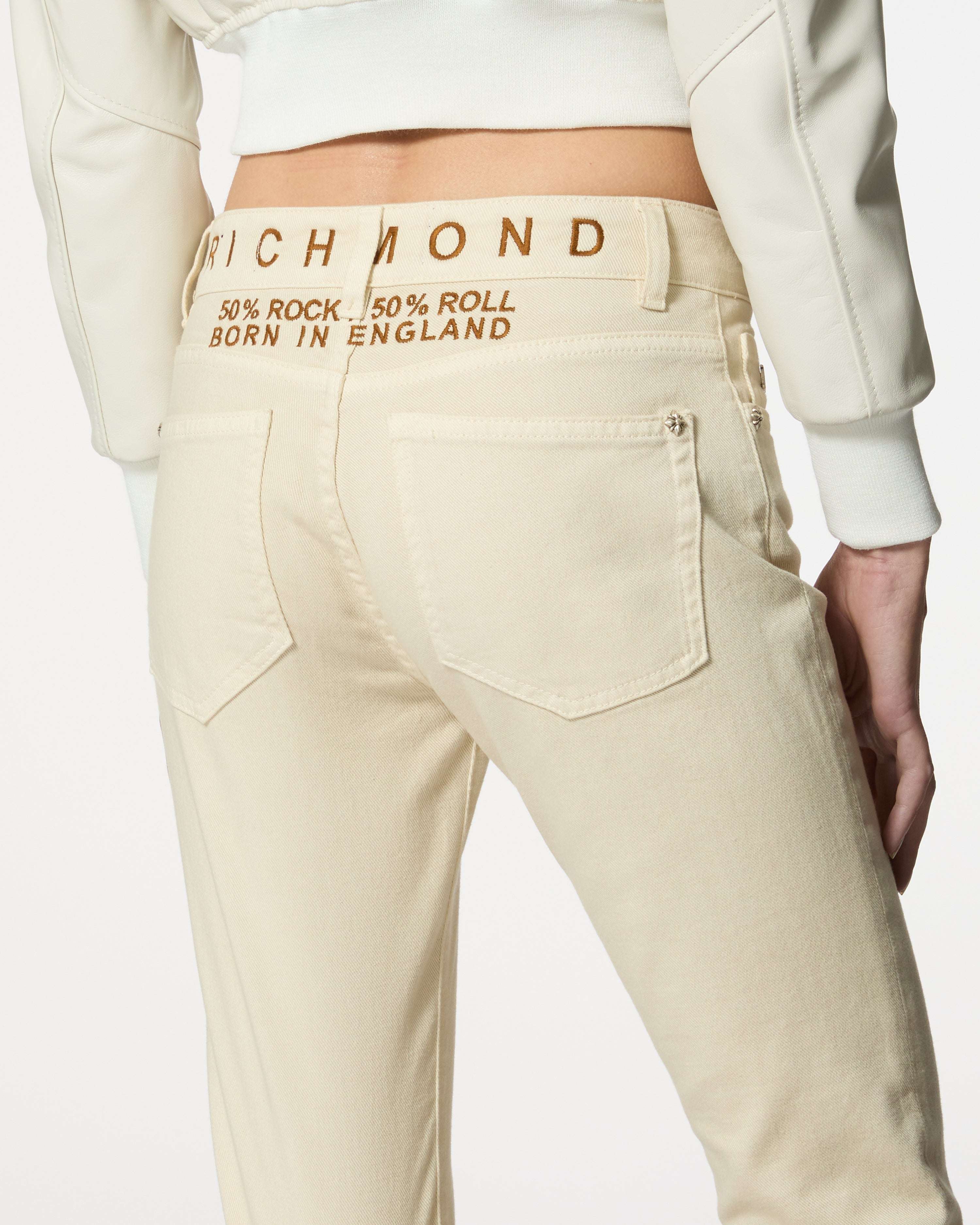 Pantaloni beige a zampa con vita alta - Image 4
