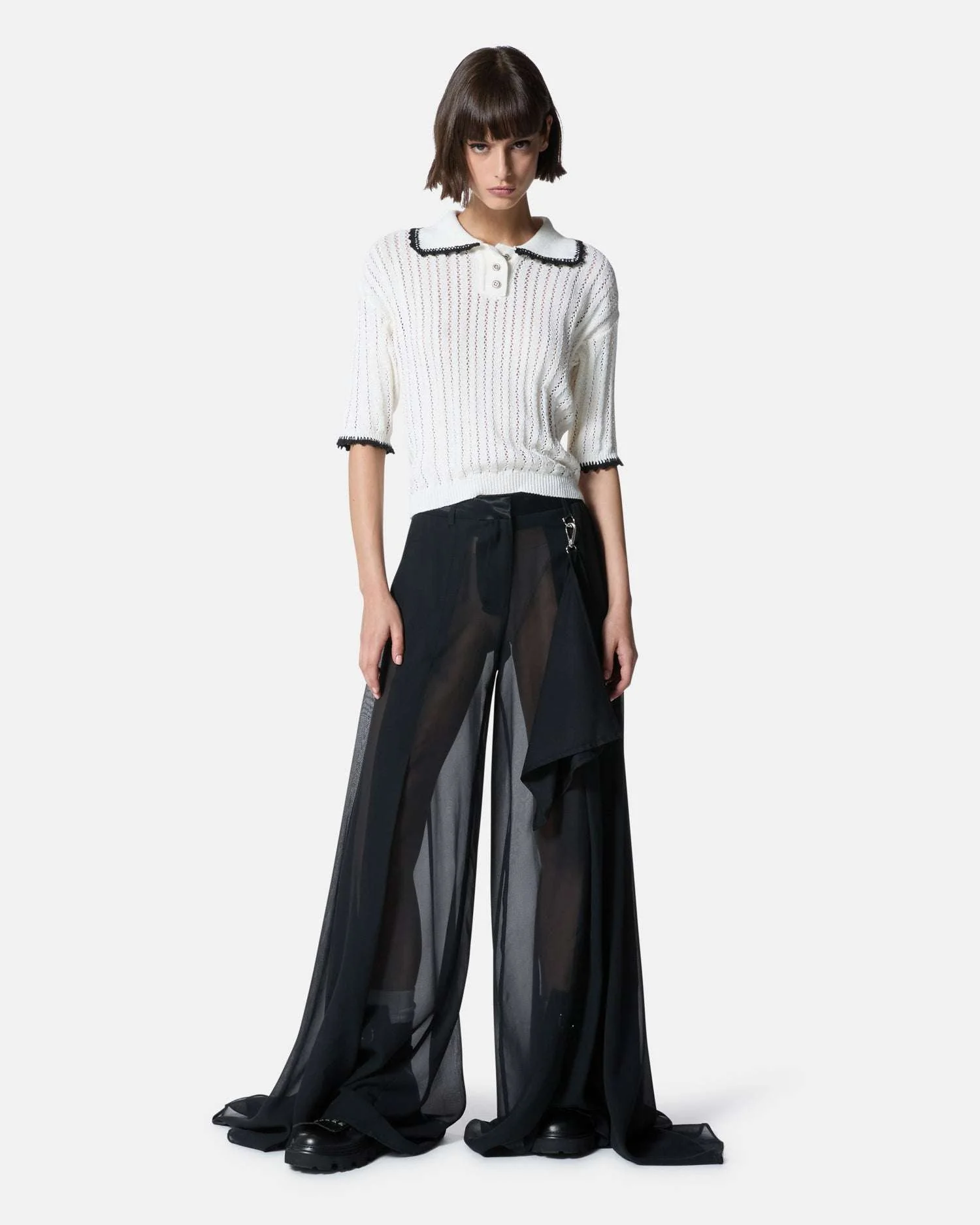 Top bianco a righe con colletto e bottoni